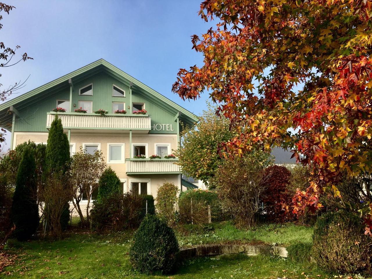Gartenhotel Salzach Бургхаузен Экстерьер фото