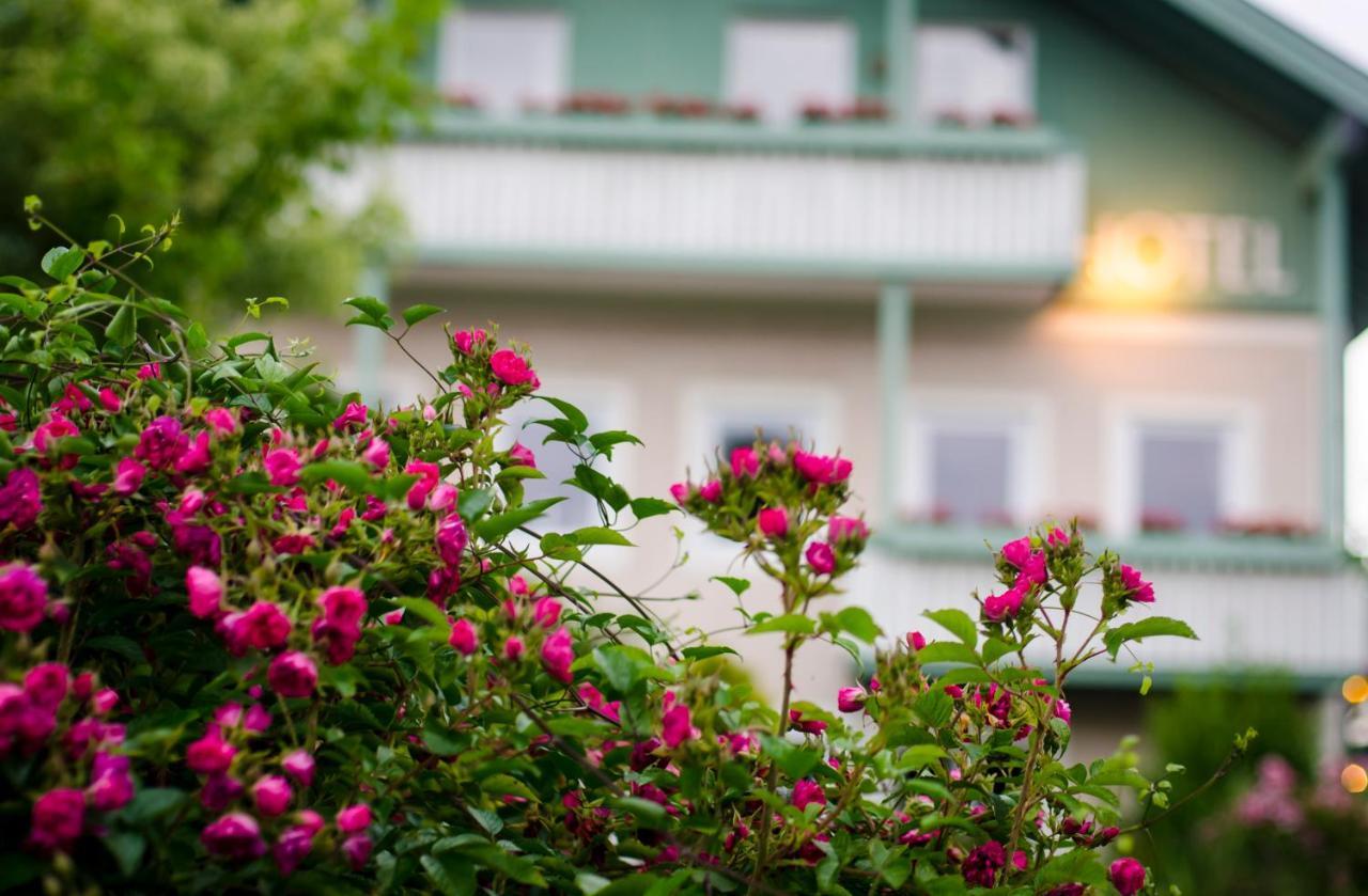Gartenhotel Salzach Бургхаузен Экстерьер фото